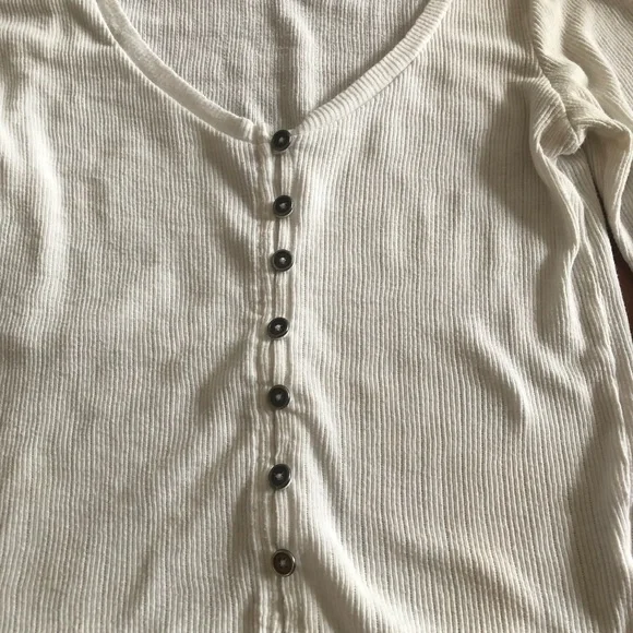 White Button-Up Ribbed Top - Picture 3 of 6